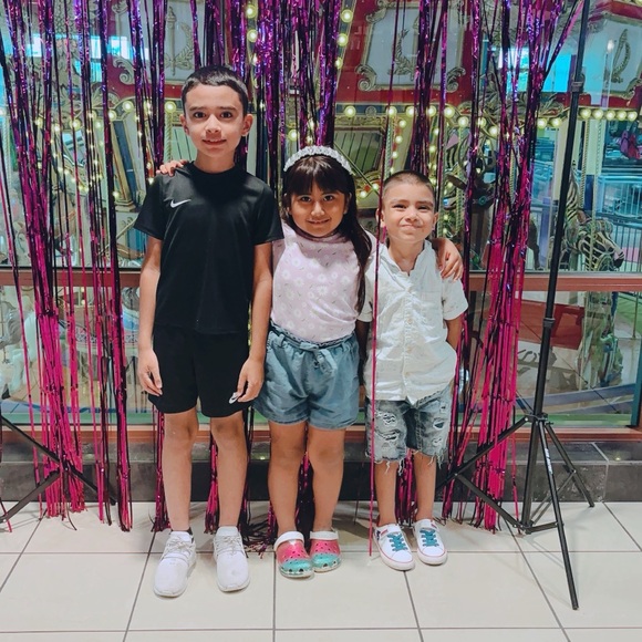 Meet your Posher, Cynthia - Picture 3 of 4